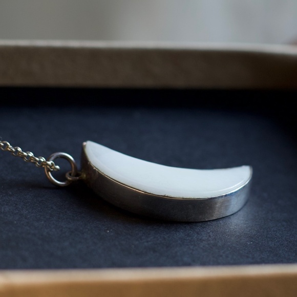 Silver and moon stone necklace - Picture 4 of 5